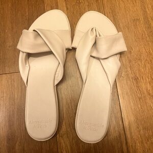 Unworn Abercrombie & Fitch Pink Nude Sandal Size 10